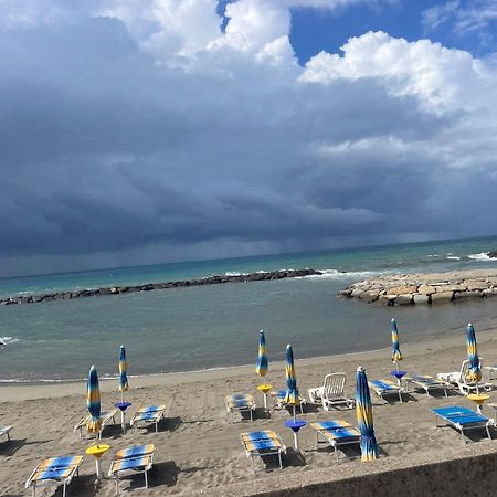Apartament Bistrot Del Mare Santo Stefano al Mare Zewnętrze zdjęcie