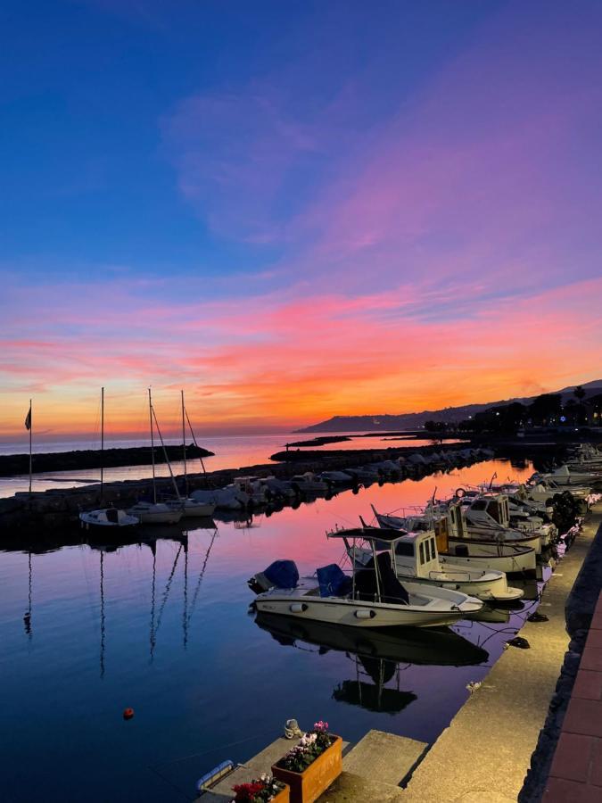 Apartament Bistrot Del Mare Santo Stefano al Mare Zewnętrze zdjęcie